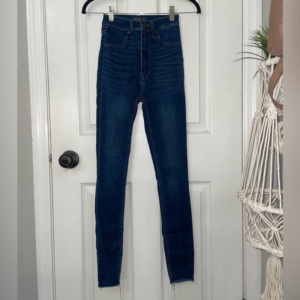 ABERCROMBIE & FITCH ULTRA HIGH RISE JEAN LEGGING DARK WASH